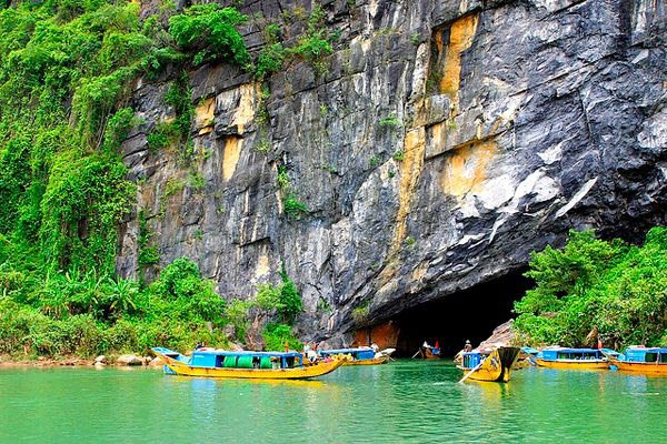 2 Days Phong Nha Cave – Mooc Spring – Paradise Cave – Dark